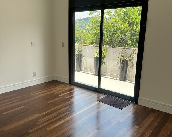 WhatsApp Image 2025-12-08 at 20.11.26 (1)