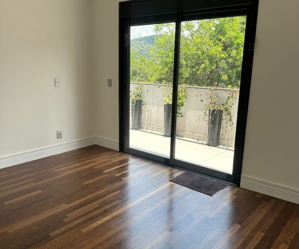 WhatsApp Image 2025-12-08 at 20.11.26 (1)